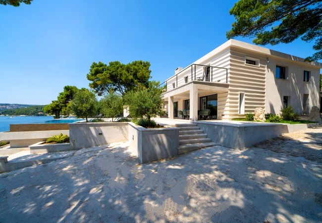 Villa in Sumartin - Seafront Villa Serenita