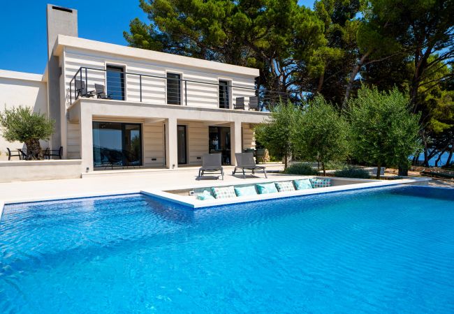 Villa in Sumartin - Seafront Villa Serenita Villa in Sumartin - Seafront Villa Serenita
