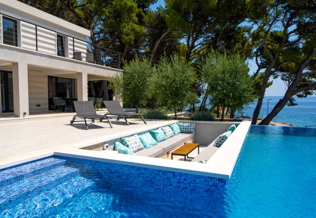 Villa in Sumartin - Seafront Villa Serenita