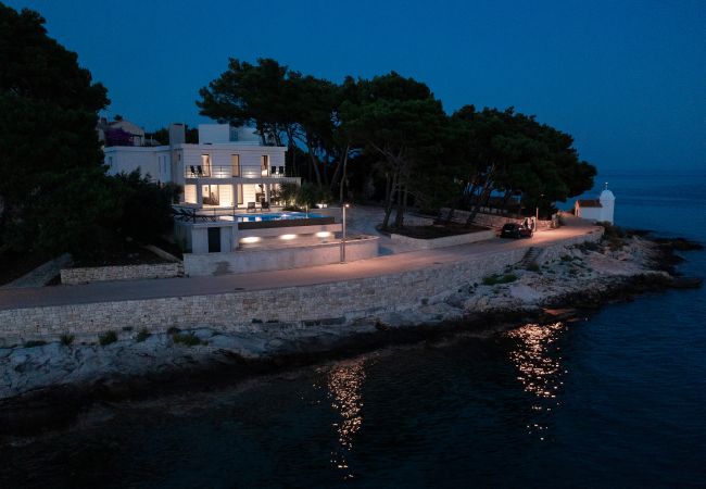 Villa in Sumartin - Seafront Villa Serenita