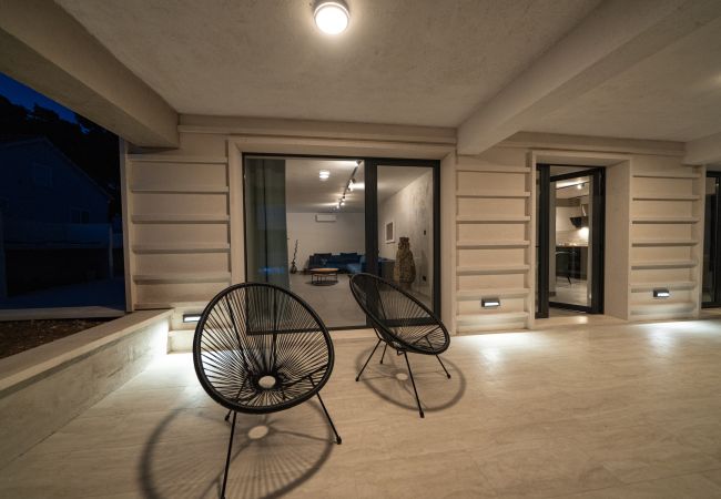 Villa in Sumartin - Seafront Villa Serenita Villa in Sumartin - Seafront Villa Serenita