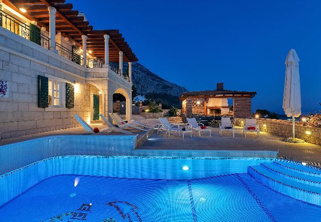 Villa in Makarska - Villa Vikki with pool and seaview 