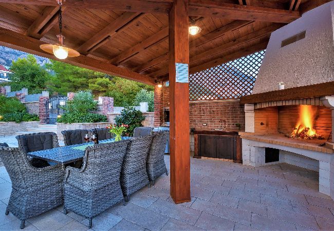 Villa in Makarska - Villa Vikki with pool and seaview  Villa in Makarska - Villa Vikki with pool and seaview