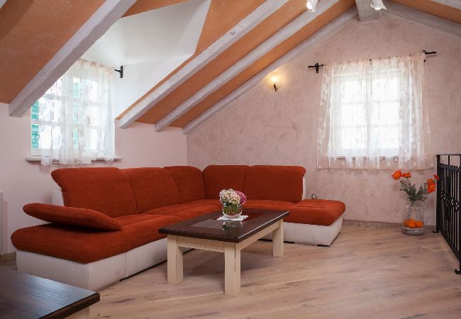 Villa in Makarska - Villa Vikki with pool and seaview  Villa in Makarska - Villa Vikki with pool and seaview