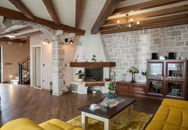 Villa in Makarska - Villa Vikki with pool and seaview  Villa in Makarska - Villa Vikki with pool and seaview