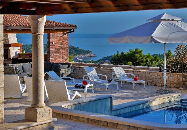 Villa in Makarska - Villa Vikki with pool and seaview  Villa in Makarska - Villa Vikki with pool and seaview