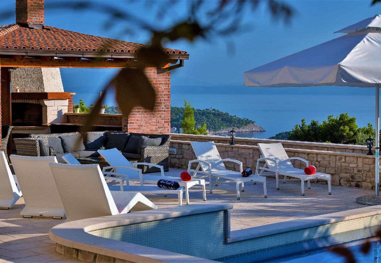 Villa in Makarska - Villa Vikki with pool and seaview 