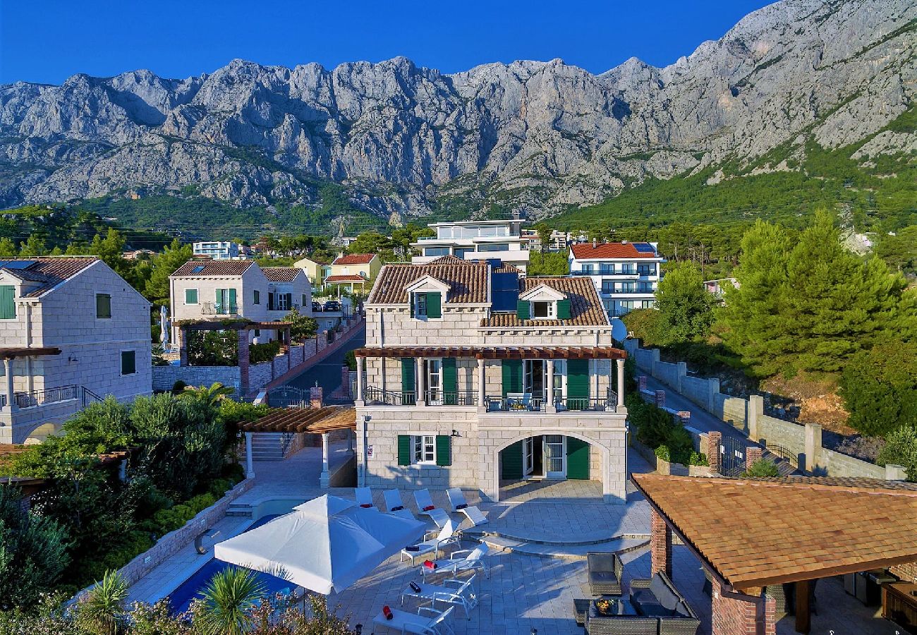 Villa in Makarska - Villa Vikki with pool and seaview 