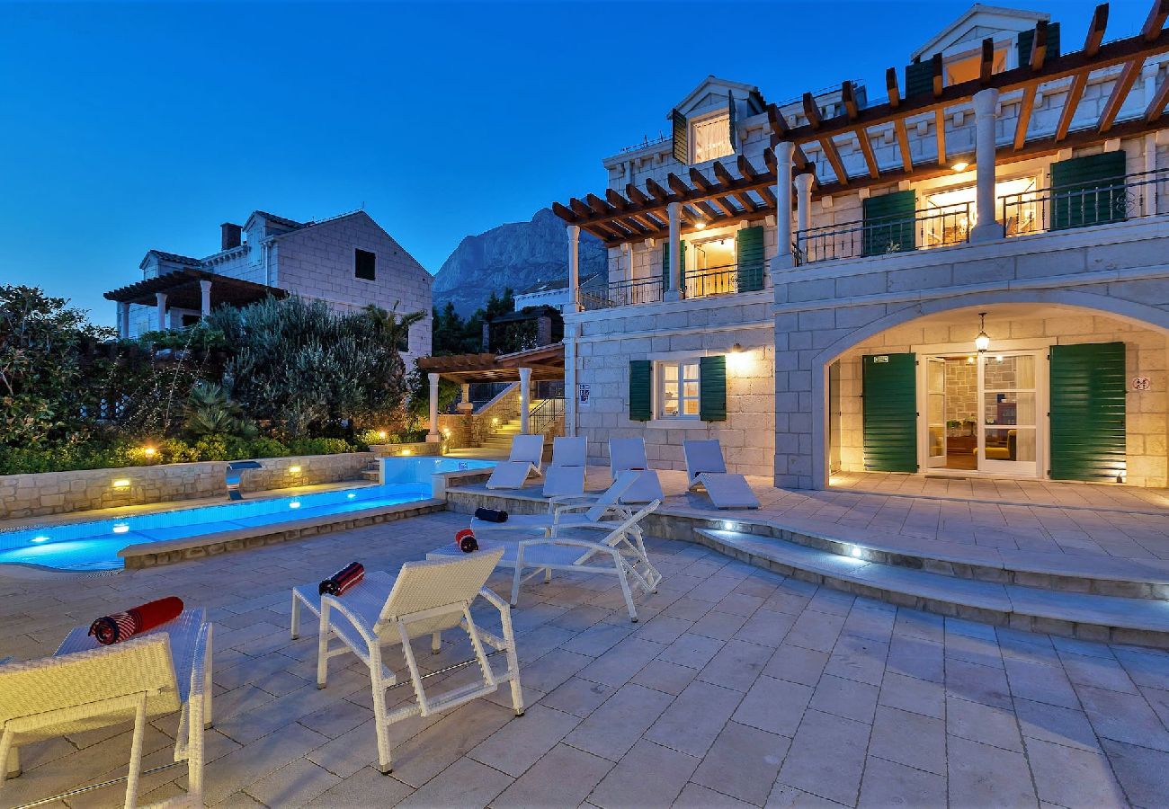 Villa in Makarska - Villa Vikki with pool and seaview 