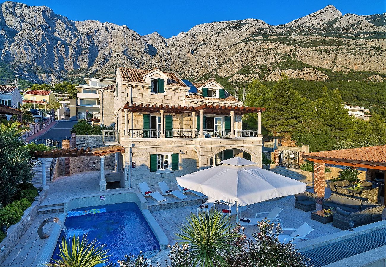 Villa in Makarska - Villa Vikki with pool and seaview 