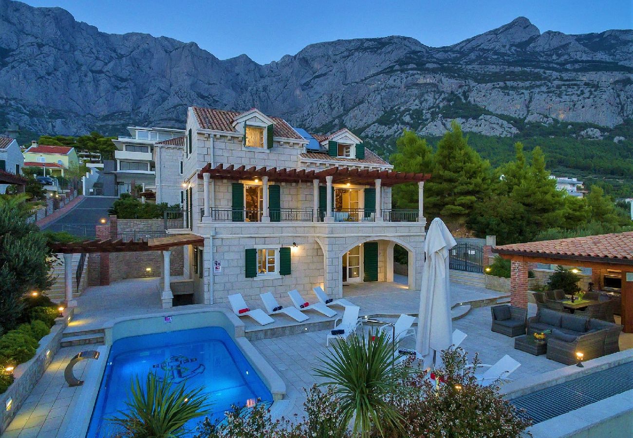 Villa in Makarska - Villa Vikki with pool and seaview 