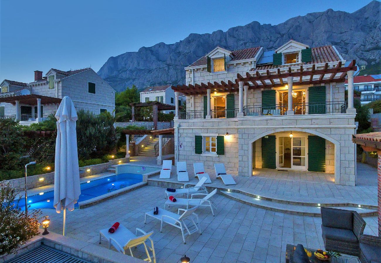 Villa in Makarska - Villa Vikki with pool and seaview 