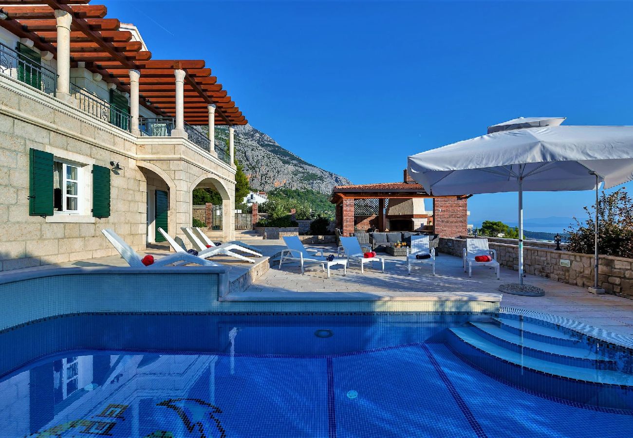 Villa in Makarska - Villa Vikki with pool and seaview 