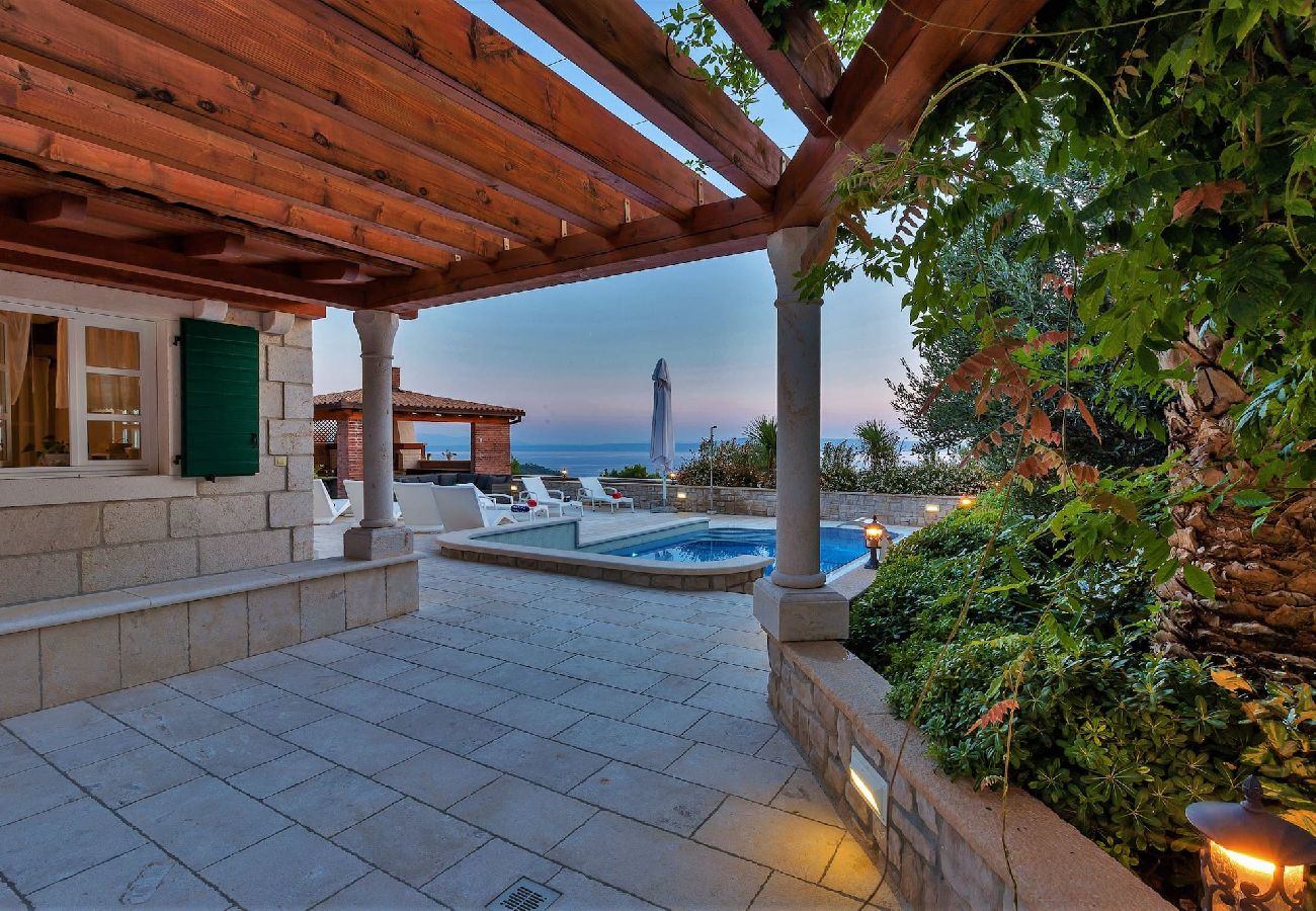 Villa in Makarska - Villa Vikki with pool and seaview 