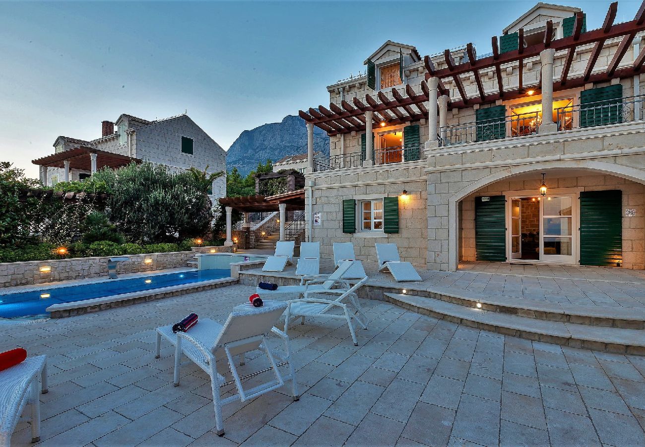 Villa in Makarska - Villa Vikki with pool and seaview 