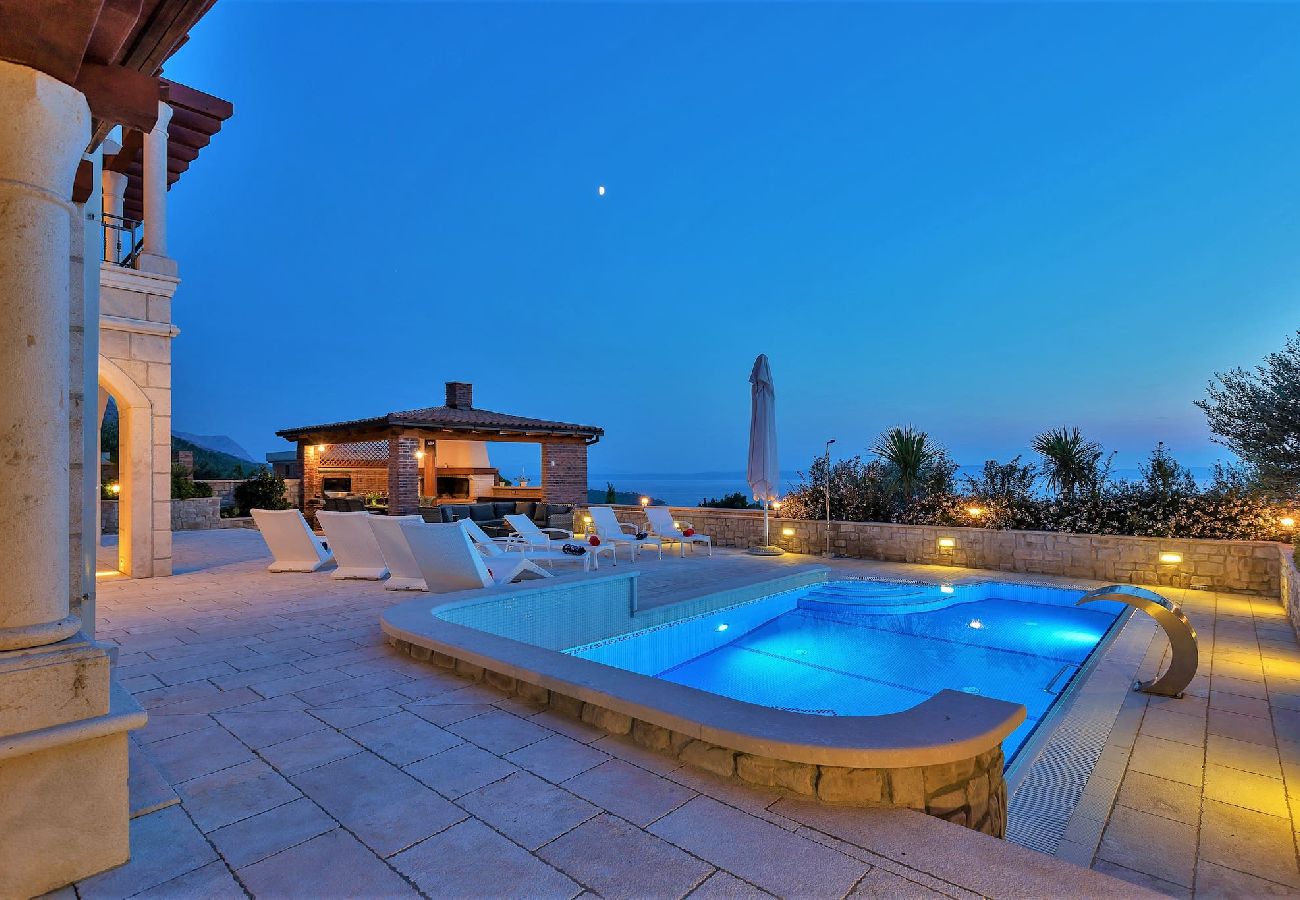 Villa in Makarska - Villa Vikki with pool and seaview 