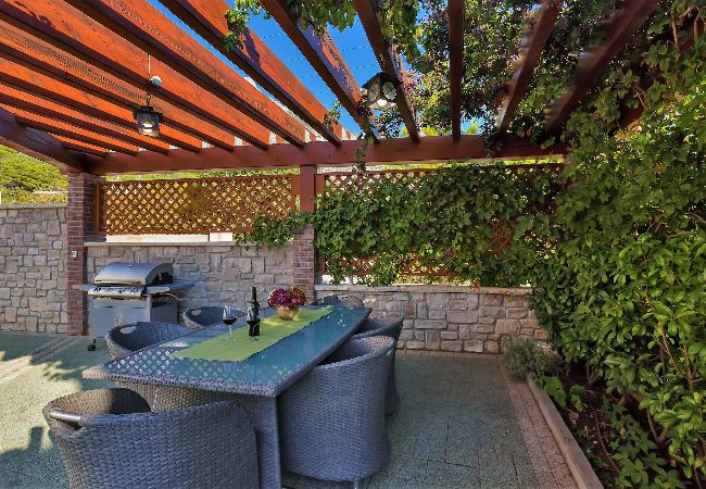 Villa in Makarska - Villa Goran with pool Villa in Makarska - Villa Goran with pool