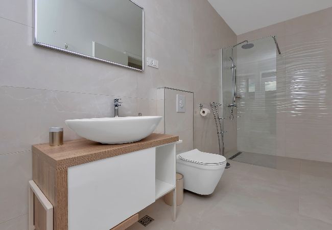 Villa in Brela - Villa Skyview, infinity-pool, whirlpool Villa in Brela - Villa Skyview, infinity-pool, whirlpool