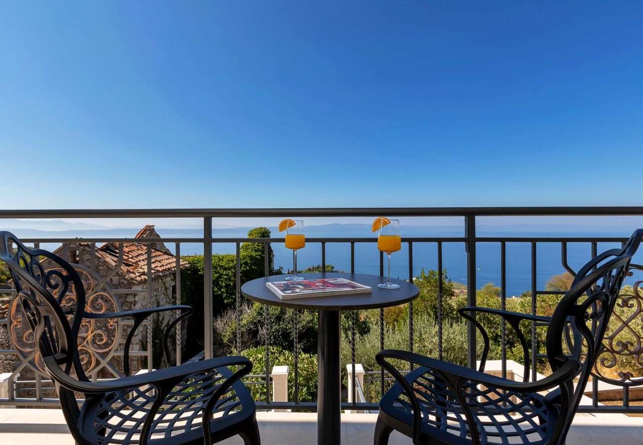 Rent by room in Podgora - Hotel Nature's Retreat, Deluxe suite with balcony and sea view