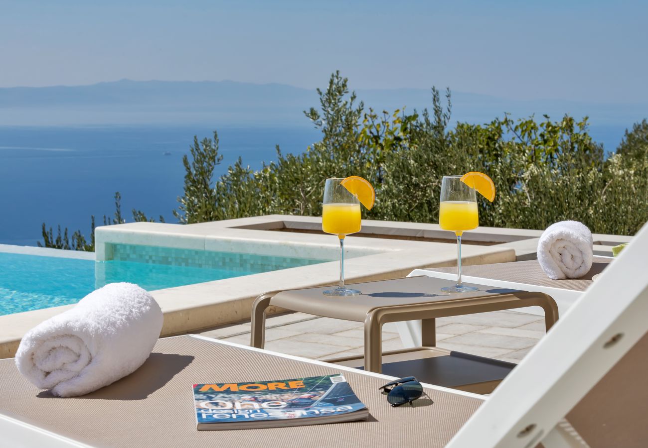 Rent by room in Podgora - Hotel Nature's Retreat, Deluxe suite with balcony and sea view