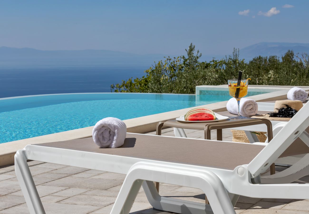 Rent by room in Podgora - Hotel Nature's Retreat, Deluxe suite with balcony and sea view