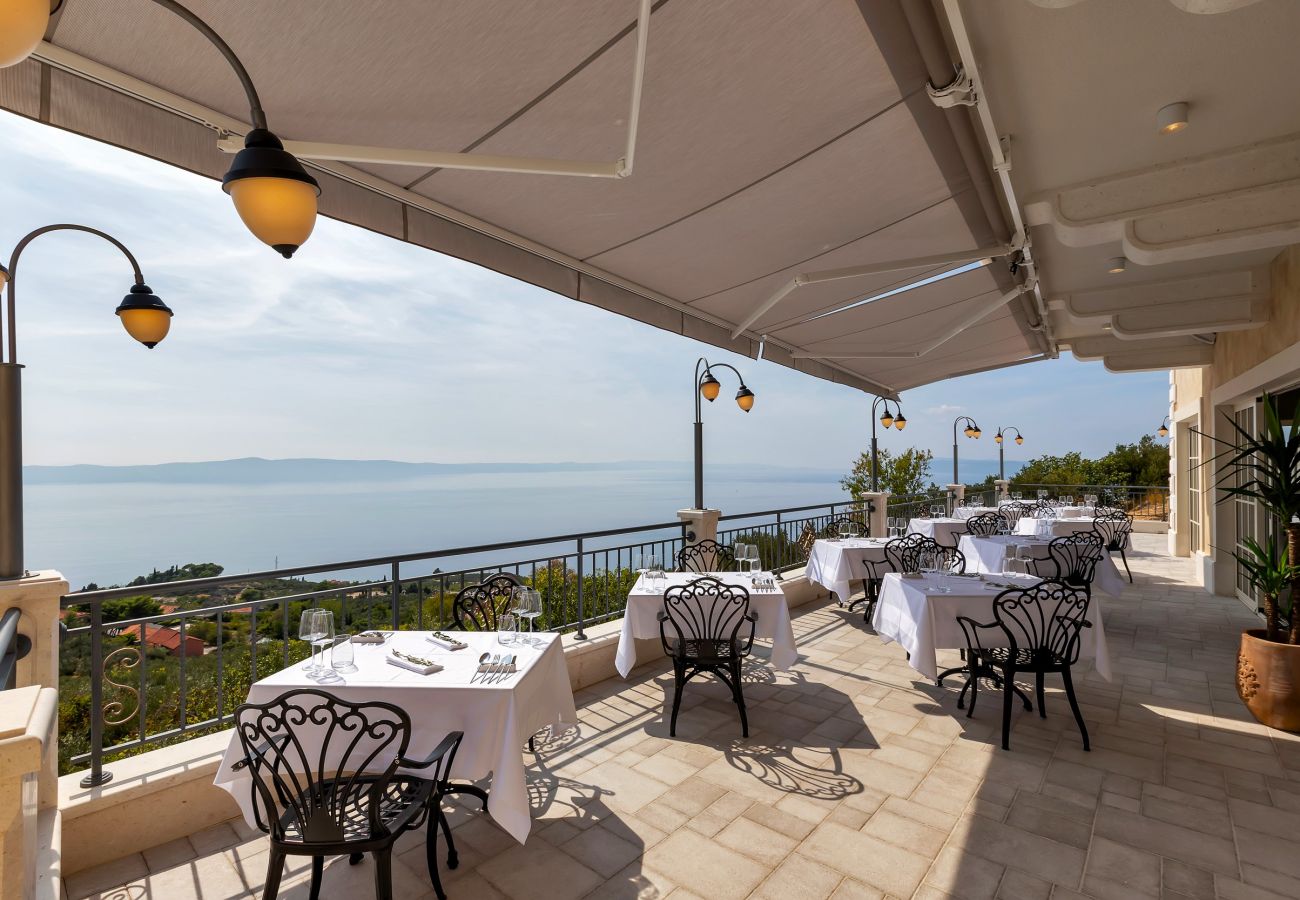 Rent by room in Podgora - Hotel Nature's Retreat, Double room with balcony and sea view