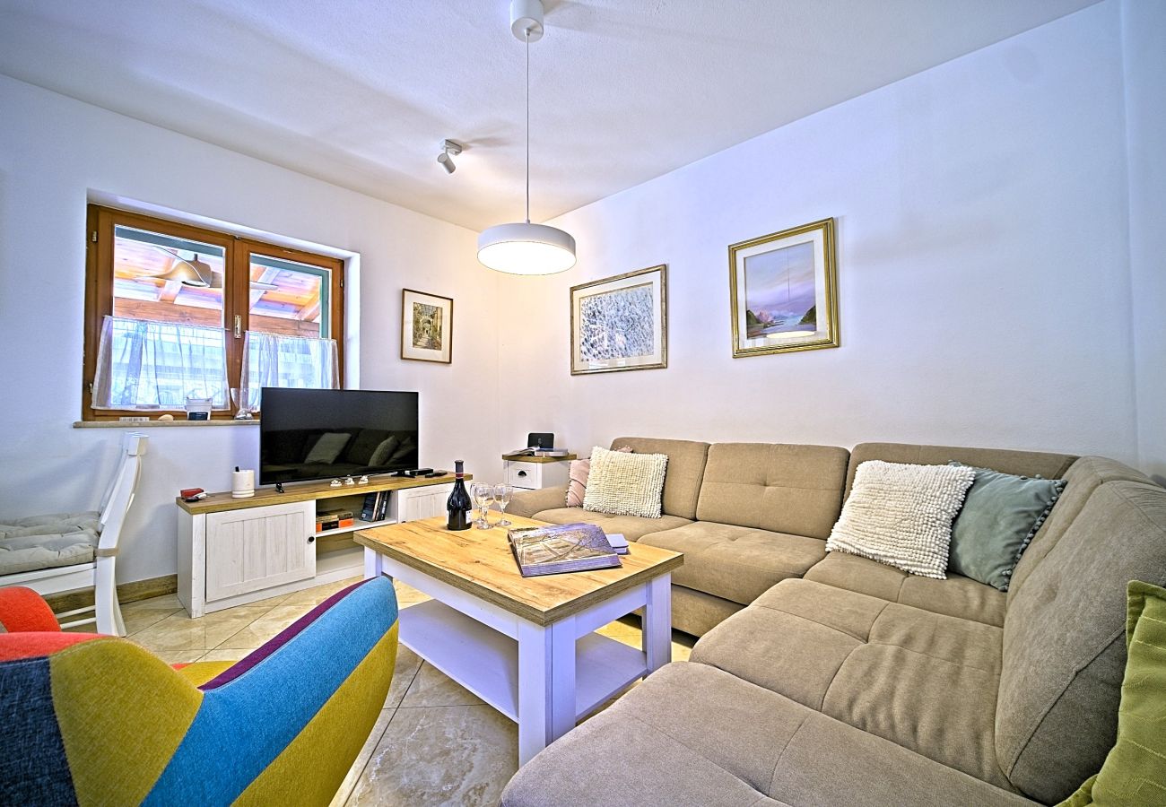 House in Selca - Villa Valentina with pool and close to beach