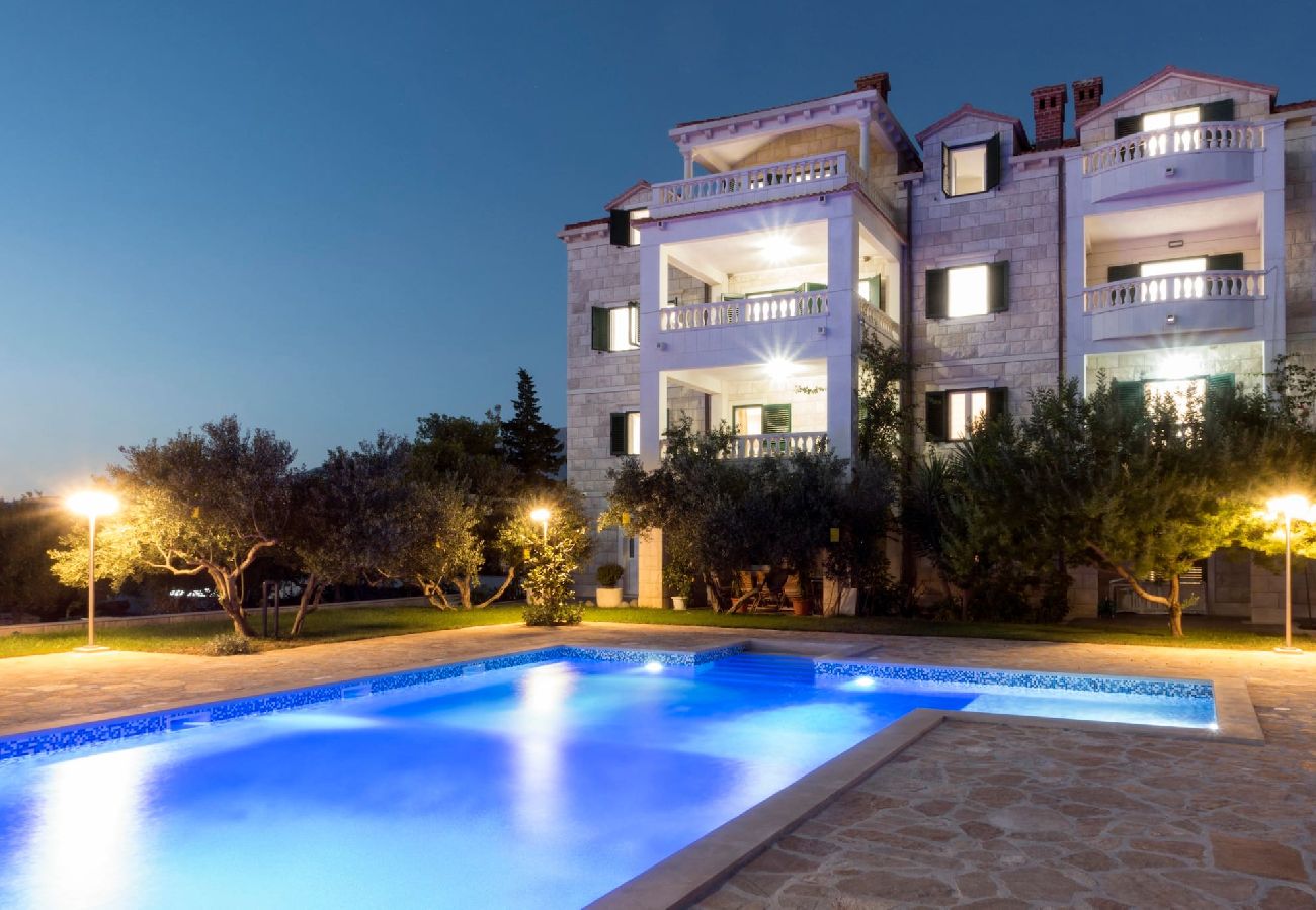 Leilighet i Sumartin - Luxury Apartment Roza with pool, island Brac