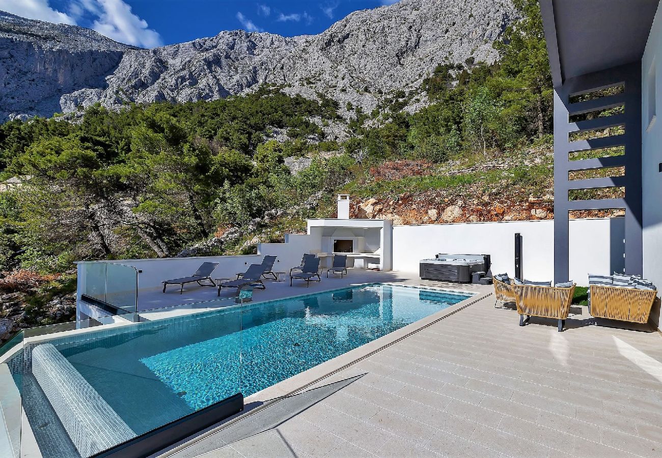 Villa i Bast -  Villa Melody with pool