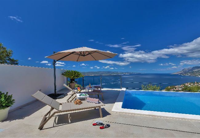 Villa i Brela - Villa Skyview, infinity-pool, whirlpool