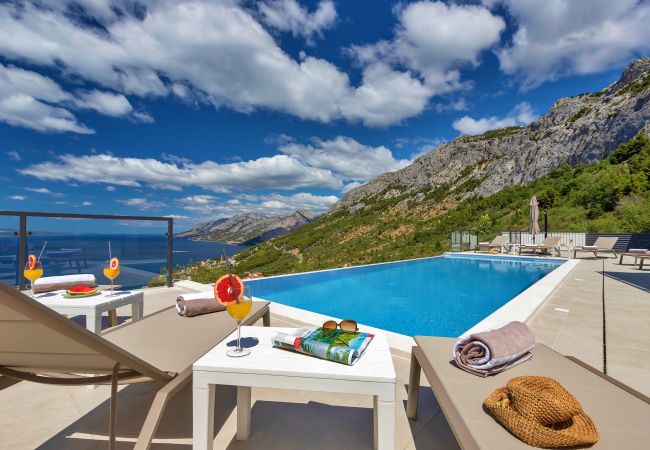 Villa Skyview-Panoramic sea view and infinity pool
