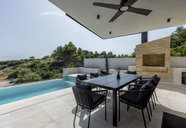 Villa i Potomje - Luxury Villa Mare, right on the beach Villa i Potomje - Luxury Villa Mare, right on the beach
