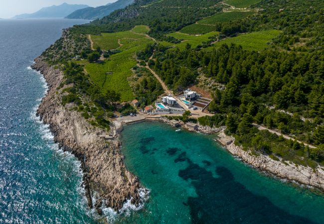 Villa i Potomje - Luxury Villa Luce, right on the beach  Villa i Potomje - Luxury Villa Luce, right on the beach