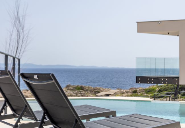 Villa i Potomje - Luxury Villa Luce, right on the beach  Villa i Potomje - Luxury Villa Luce, right on the beach