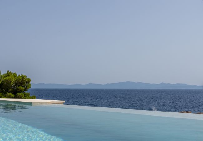 Villa i Potomje - Luxury Villa Luce, right on the beach  Villa i Potomje - Luxury Villa Luce, right on the beach