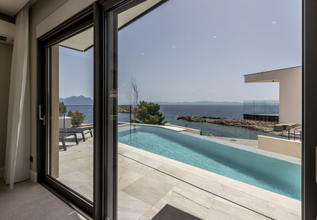 Villa i Potomje - Luxury Villa Luce, right on the beach  Villa i Potomje - Luxury Villa Luce, right on the beach