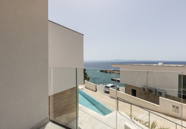Villa i Potomje - Luxury Villa Luce, right on the beach  Villa i Potomje - Luxury Villa Luce, right on the beach