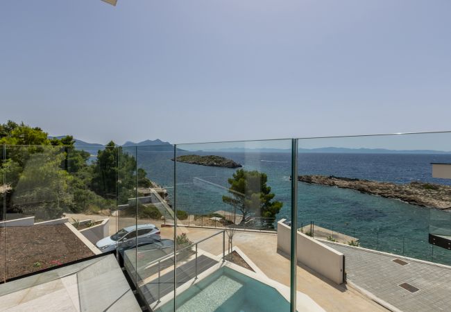 Villa i Potomje - Luxury Villa Luce, right on the beach  Villa i Potomje - Luxury Villa Luce, right on the beach
