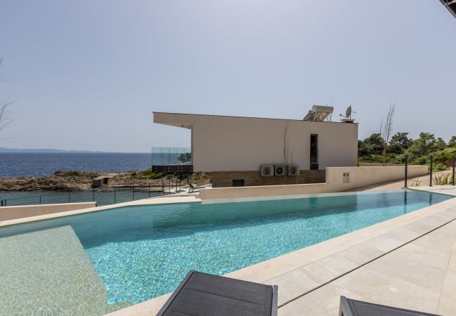 Villa i Potomje - Luxury Villa Luce, right on the beach  Villa i Potomje - Luxury Villa Luce, right on the beach