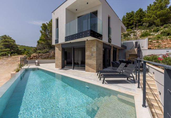 Villa i Potomje - Luxury Villa Luce, right on the beach  Villa i Potomje - Luxury Villa Luce, right on the beach