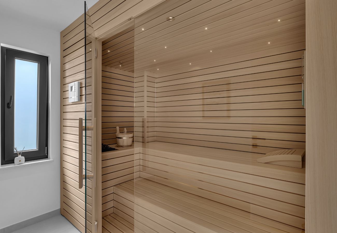 Villa i Veliko Brdo - Luxury Villa Reina, Pool, Sauna, Whirlpool