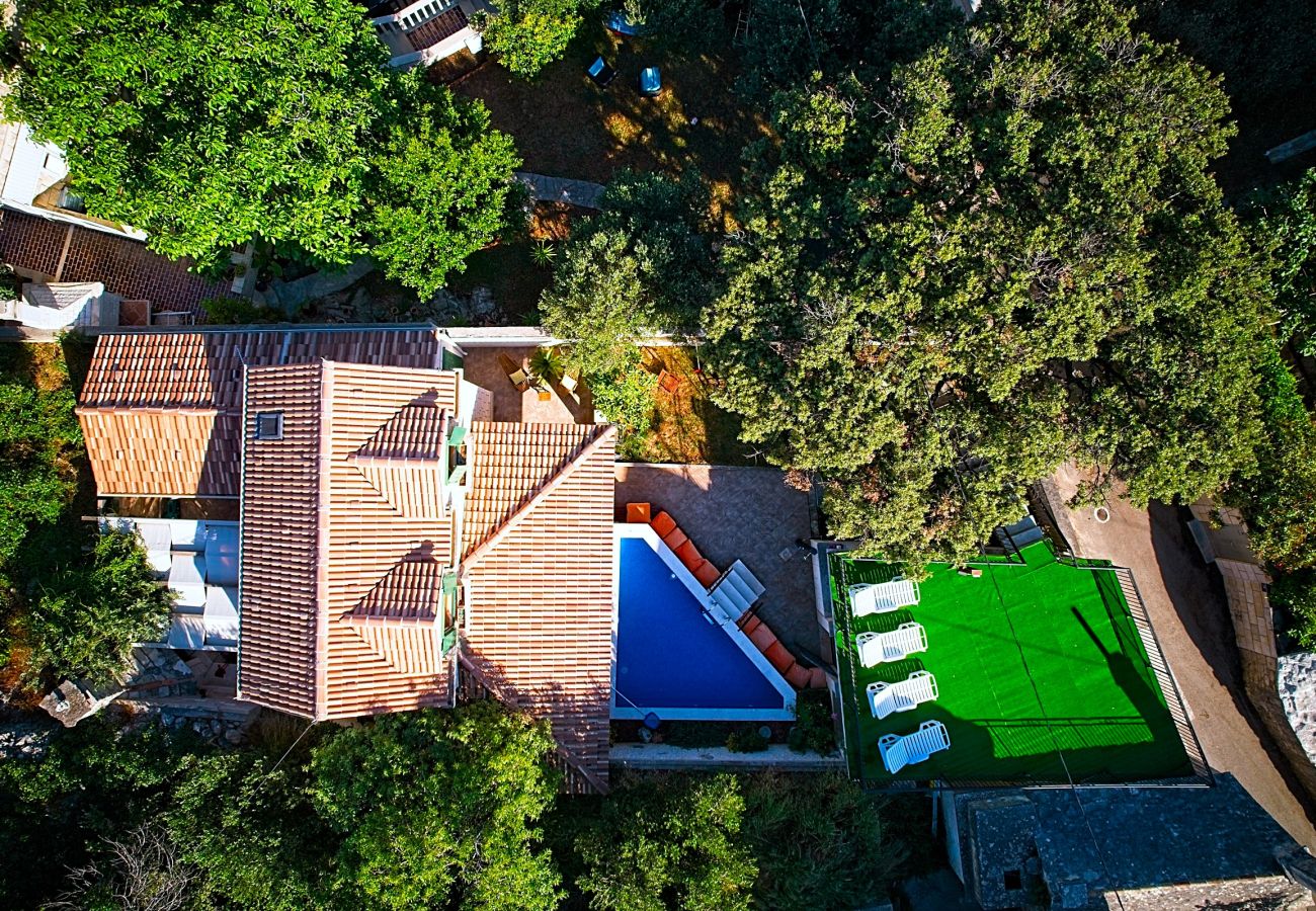 Hus i Selca - Villa Valentina with pool and close to beach