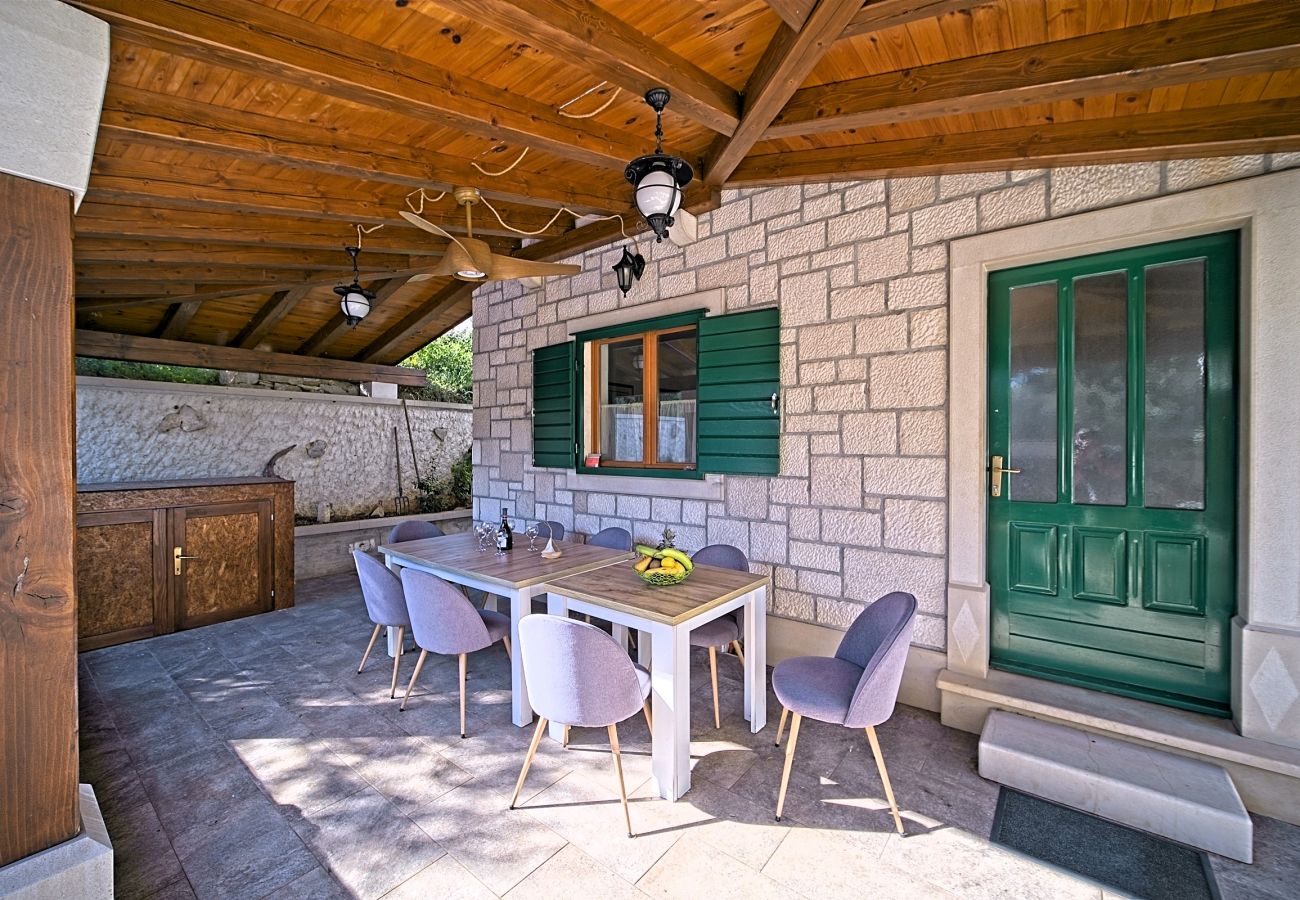 Hus i Selca - Villa Valentina with pool and close to beach