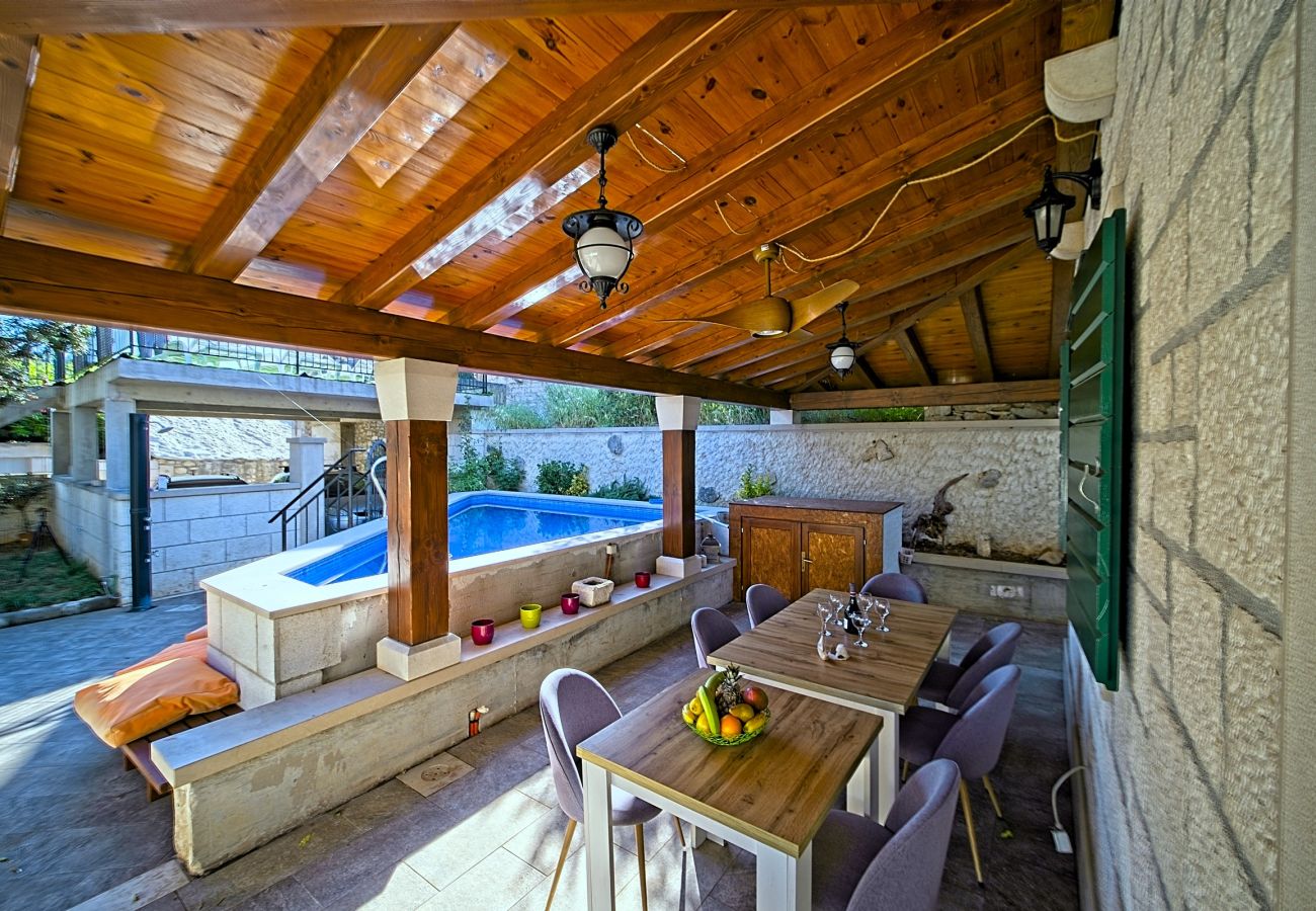 Hus i Selca - Villa Valentina with pool and close to beach