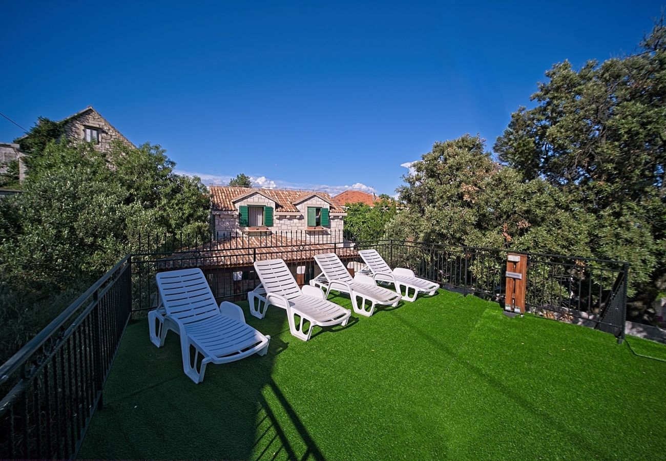Hus i Selca - Villa Valentina with pool and close to beach