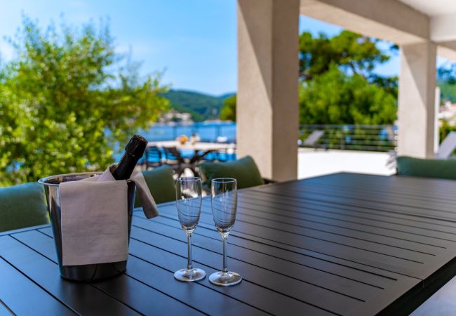 Willa w Sumartin - Seafront Villa Serenita Willa w Sumartin - Seafront Villa Serenita