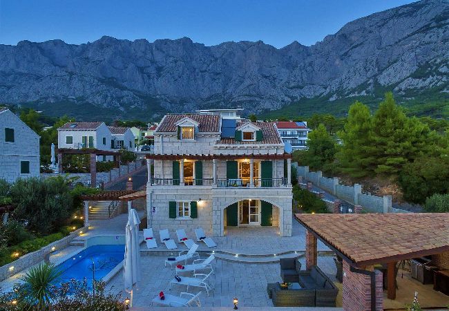 Willa w Makarska - Villa Vikki with pool and seaview 