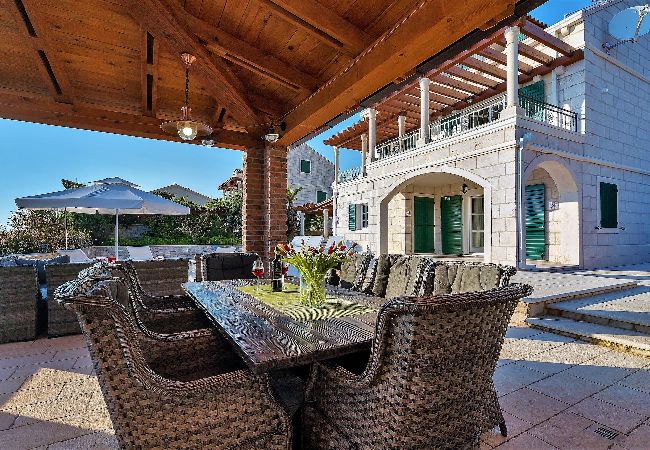 Willa w Makarska - Villa Vikki with pool and seaview 