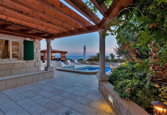 Willa w Makarska - Villa Vikki with pool and seaview 