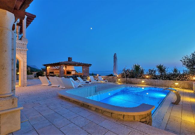 Willa w Makarska - Villa Vikki with pool and seaview 